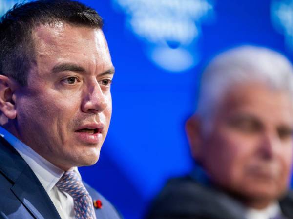 Daniel Noboa Azin, Presidente de Ecuador, asiste a una sesión de panel en la 56ª reunión anual del Foro Económico Mundial (WEF) en Davos, Suiza.
