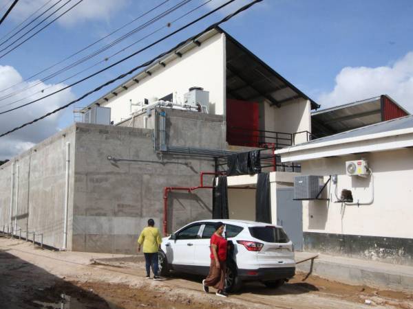 De acuerdo con documentos en poder de la Unidad de Investigación de EL HERALDO Plus, el proyecto original reportó una inversión de 53 millones de lempiras para la obra civil y el sistema eléctrico.