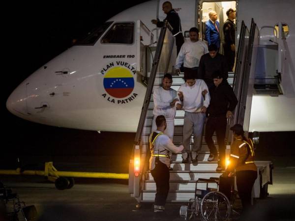 Llega a Venezuela un avión con 110 migrantes desde Estados Unidos.