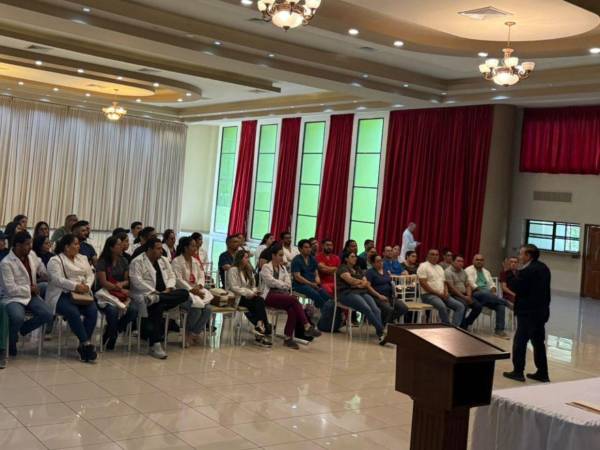 Los médicos descentralizados sostuvieron una asamblea extraordinaria este miércoles con las autoridades del Colegio Médico.