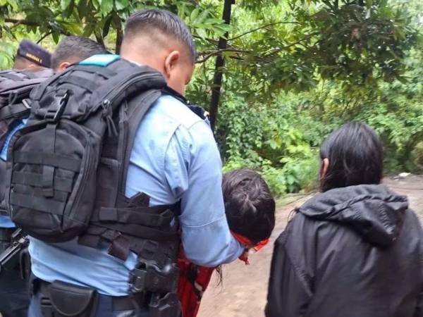 La menor cayó a la quebrada el sábado 4 de octubre, por lo que habitantes, familiares y autoridades rápidamente se desplegaron para encontrar a la niña.
