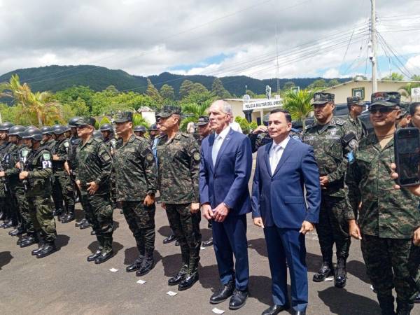 El presidente de la República, Nasry Asfura, participó este día en la entrega de una flota de vehículos y motocicletas para la Policía Militar del Orden Público (PMOP).