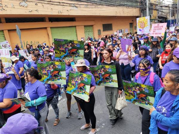 Las mujeres en Honduras marcharon en la capital de Honduras en el marco del Día de la Mujer.