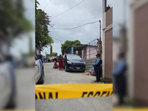 El cuerpo del fallecido quedó dentro de la camioneta.