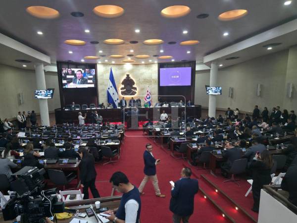 La sesión de este martes fue convocada para las 4:00 de la tarde.