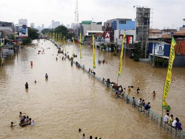 Las autoridades y los equipos de rescate han completado la evacuación de casi 13.000 familias en estas tres provincias.