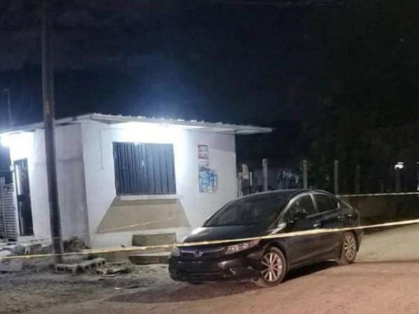 El cuerpo de Norman Alexander Sosa, de 27 años de edad, quedó dentro del vehículo en el que se transportaba cuando fue interceptado y tiroteado por los criminales.