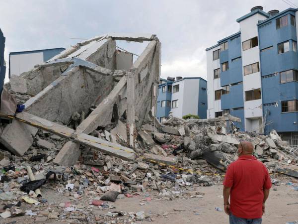 <b>Terremoto más fuerte del siglo en Colombia deja 294 muertos y miles de afectados.</b>