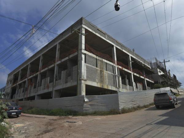 La firma TASH concentra contratos de diseños hospitalarios en Honduras mientras proyectos clave como el Hospital de Santa Rosa de Copán permanecen inconclusos por falta de respuesta de la empresa española.