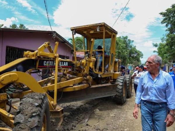 La maquinaria que ha prometido el presidente Nasry Asfura será distribuida en los 298 municipios del país, sin importar la afiliación política del alcalde municipal.
