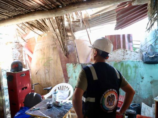 Alrededor de 12 personas fueron hospitalizadas tras el sismo de magnitud 6 que sacudió a Perú durante la noche del pasado sábado 27 de diciembre. El fenómeno se sintió en Lima y varias ciudades del norte del país, informó este domingo el Ministerio de Salud (Minsa). A continuación imágenes de los daños.