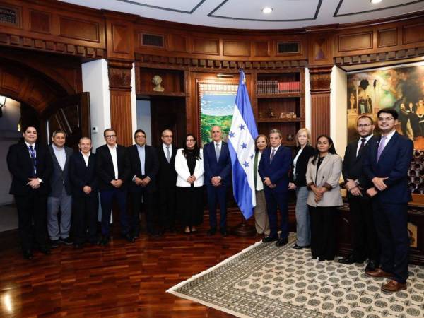 El presidente de la República, Nasry Asfura Zablah, se reunión con representantes del Cohep y Ahpee para analizar y dar seguimiento a la situación del sistema eléctrico nacional.