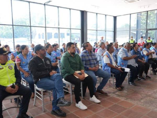 Uno de los principales puntos del acuerdo es garantizar que las aceras permanezcan libres para el paso de los peatones, por lo que los vendedores deberán limitar su actividad a las áreas autorizadas.