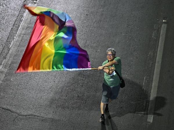 El comité organizador local había designado con anterioridad que el encuentro que se dispute en esa fecha estaría dedicado en apoyo a esa comunidad.