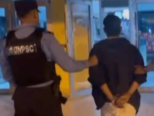 En menor infractor de 16 años de edad, fue capturado por agentes de la Policía Nacional en atención a una orden judicial por considerarlo responsable del asesinato de dos primos en San Jerónimo, Comayagua.