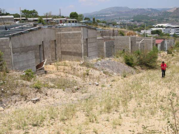 El proyecto habitacional Villa Solidaridad será reactivado luego de permanecer paralizado, informó el alcalde Juan Diego Zelaya.