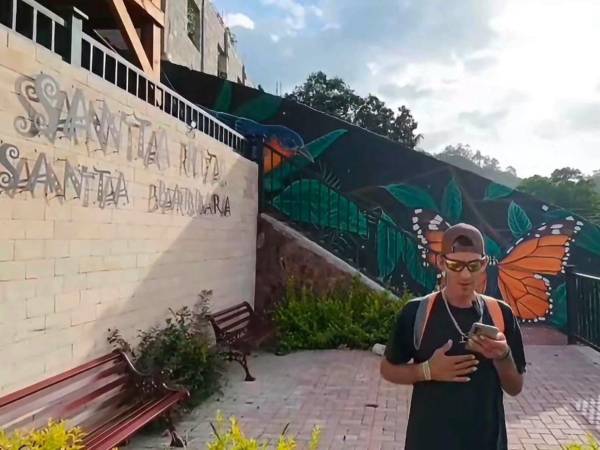 Antes de convertirse en noticia, el creador de contenido Óscar Armando Barahona, más conocido en redes como Yon Berry, era quien las contaba. Fue asesinado de múltiples disparos en el interior de su humilde vivienda en Santa Risa, Santa Bárbara, durante la noche del reciente jueves 3 de septiembre.