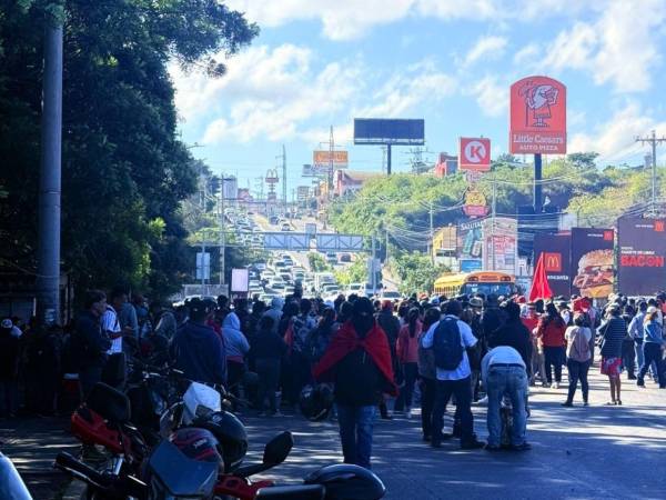 Simpatizantes de Libre intensificaron las protestas en la capital con tomas, quemas de llantas y bloqueos viales para exigir el reconteo de votos de la elección municipal.