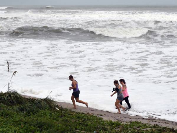 Las lluvias asociadas al sistema podrían comenzar a afectar a las Antillas Menores entre el sábado y el domingo.