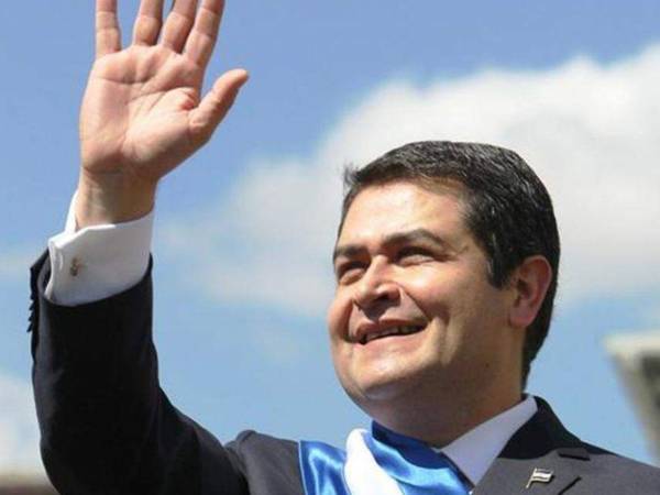 Juan Orlando Hernández anunció en sus redes sociales que regresará a Honduras tras la suspensión temporal de la orden de captura en su contra.