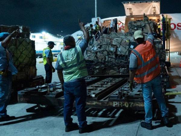 Un vuelo de Uruguay a Venezuela con ayuda humanitaria es suspendido por cambio de reglas.