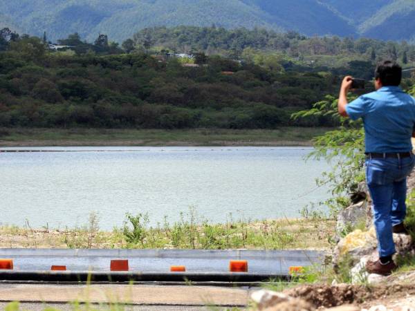 La represa Los Laureles alcanzó este lunes el 58.33% de su capacidad y, de mantenerse las lluvias, podría superar el 60% durante este martes 6 de octubre.