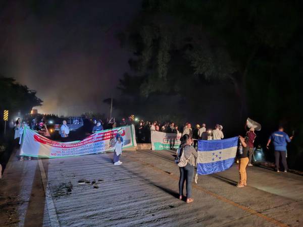 Protesta por pobladores en Quimistán, Santa Bárbara, en la carretera CA-4