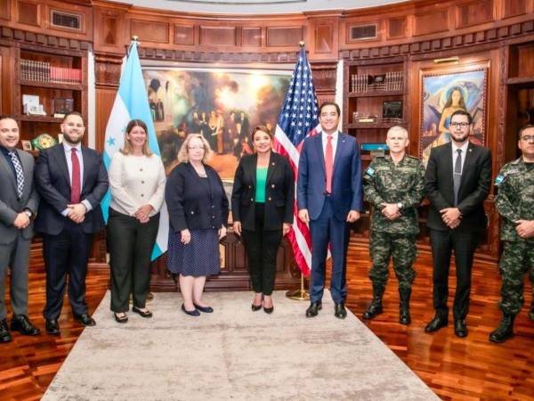 En el encuentro entre representantes del gobierno hondureño y la encargada de negocios de Estados Unidos en Honduras, se abordó las declaraciones de las fiscal general Pam Bondi, quien dijo que el régimen de Nicolás Maduro pagaba sobornos para tener acceso al espacio aéreo hondureño.