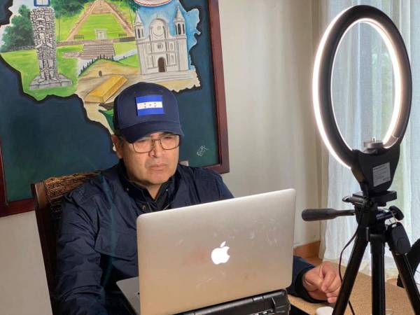 Él es inocente, y hoy el presidente lo reconoce a través de este perdón, dijo su esposa Ana García.