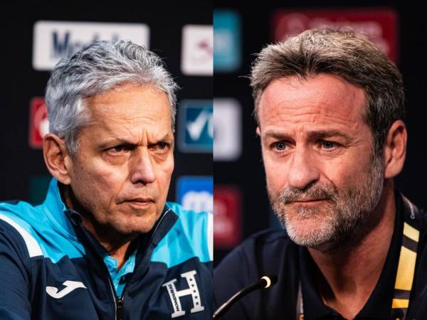 A la izquierda, el director técnico de la Selección de Honduras, Reinaldo Rueda; a la derecha, su homólogo en la Selección de Panamá, Thomas Christiansen.