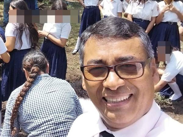 Entre las evidencias encontradas tras la muerte del director Víctor Fiallos, un elemento en particular ha captado la atención de los investigadores: una supuesta carta de despedida hallada dentro de la oficina donde fue encontrado sin vida.
