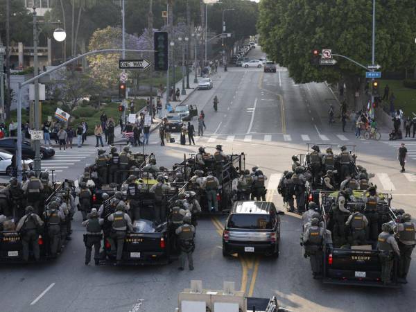 Trump ordenó la movilización de 2 mil miembros de la Guardia Nacional y 700 Marines a Los Ángeles.