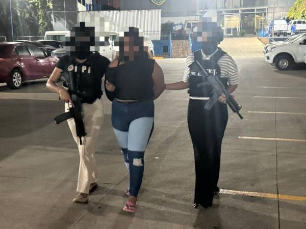 La mujer fue capturada por agentes de la Dirección Policial de Investigaciones (DPI).