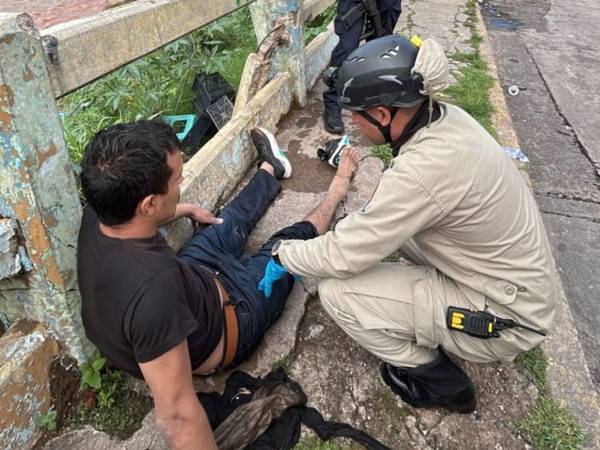 El joven presentaba varias heridas, por lo que fue trasladado hasta el Hospital Escuela.