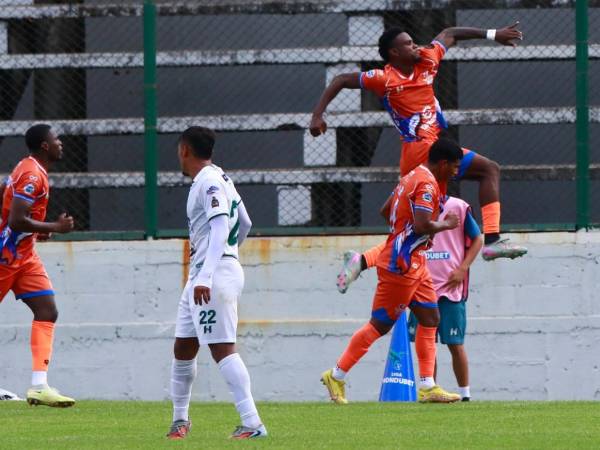 Daniel Carter Bodden anotó el primer gol de los Lobos de la UPNFM ante Platense.