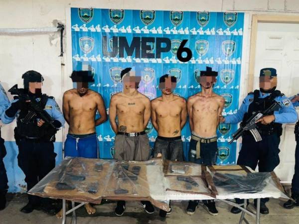 Los cuatros jóvenes fueron remitidos a los tribunales de justicia, junto a las evidencias que les decomisaron.