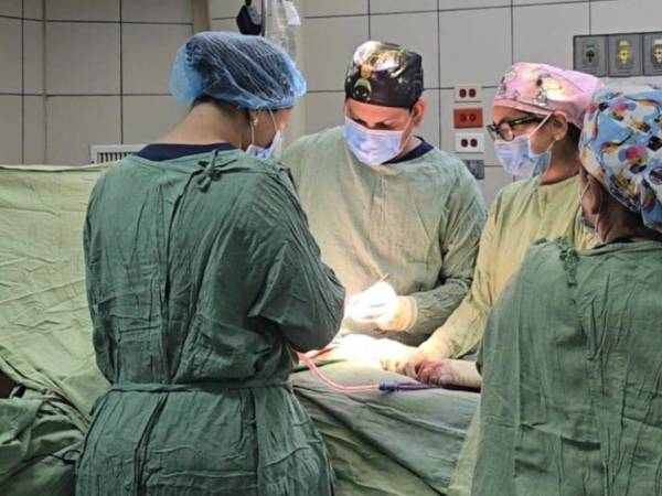 Los 29 hospitales públicos que cuentan con quirófanos habilitados han realizado las miles de intervenciones que aseguran las autoridades sanitarias.