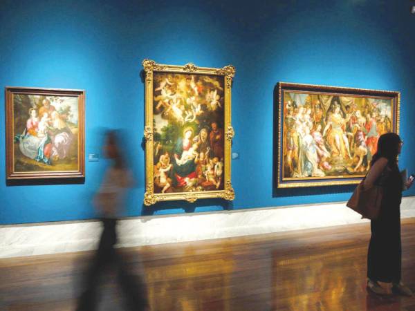 Cultura. Varias personas recorren la exposición ‘Rubens. El florecimiento de un genio’, una muestra presentada este jueves en el Museo de Bellas Artes de València que examina cómo el maestro flamenco llegó a encarnar una visión artística al servicio de ideales políticos, religiosos y culturales