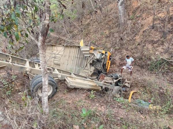 Bus cae a hondonada en Teupasenti y deja varios heridos.