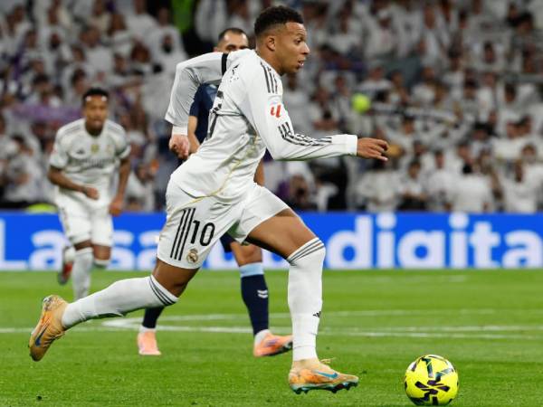 Mbappé sufrió una rotura en el dedo anular izquierdo ante el Celta