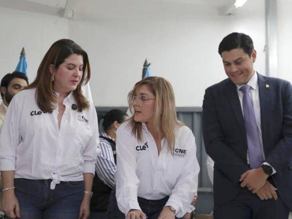 A las tensiones internas se suma la injerencia militar y las advertencias de la OEA, la ONU y EE.UU. sobre el riesgo para la independencia institucional.