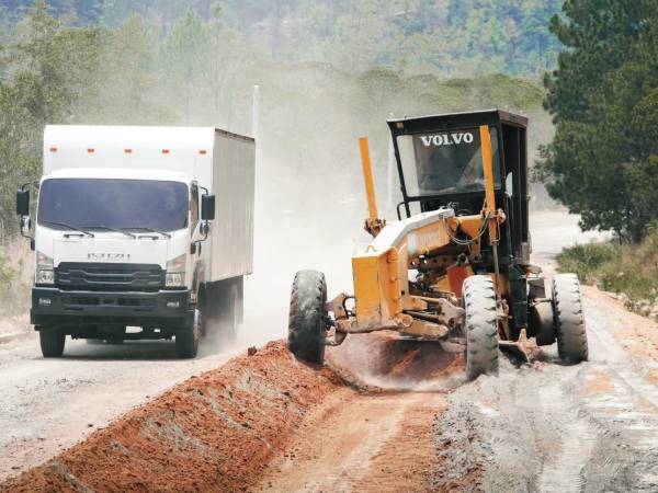 Al menos 16 proyectos de infraestructura vial y tres hospitales presentan atrasos en sus obras por la falta de disposición de la SIT para realizar los desembolsos.