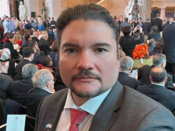 El canciller de Honduras, Javier Bu, lamentó la muerte del senador colombiano y precandidato presidencial Miguel Uribe Turbay.