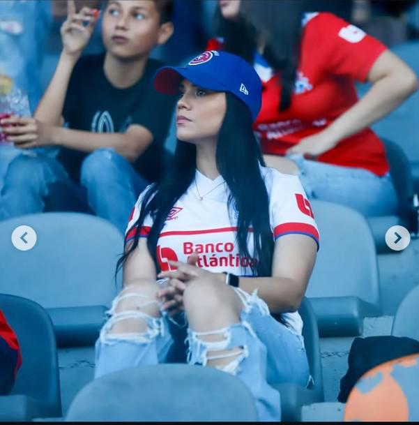 Fernanda Osorio, la bella y fiel aficionada del Olimpia: No me gusta ver partidos por la TV