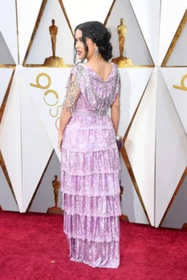 El look de Salma hayek en los Oscar 2018 generó críticas.