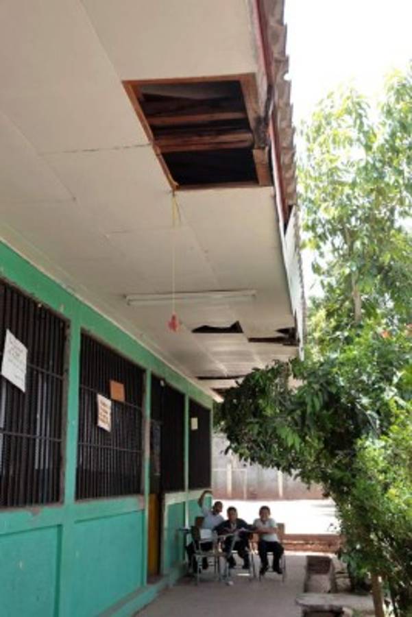 Escuelas dañadas por lluvias continúan en lista de espera