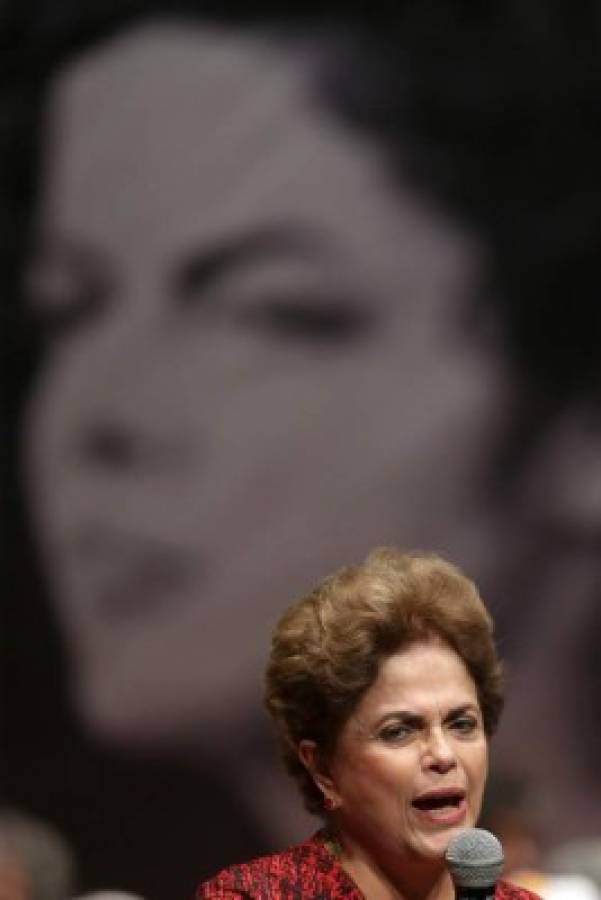 Aplazan votación en juicio político de Rousseff