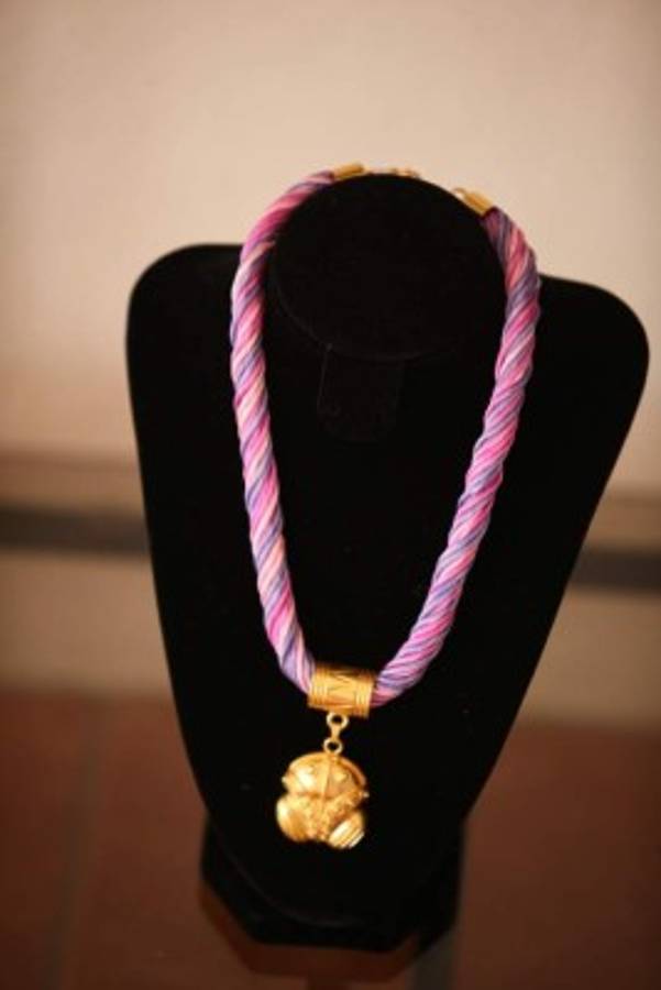 Orfebrería colombiana con históricos detalles culturales