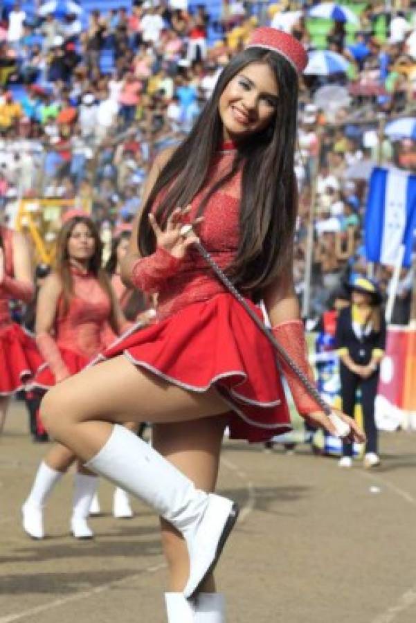 Mary Fúnez Alvarado del Instituto Modelo fue seleccionada en 2015 como la más bella de los desfiles.