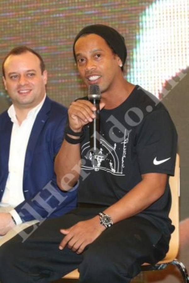 El consejo de Ronaldinho a Neymar en plena conferencia de prensa en Honduras